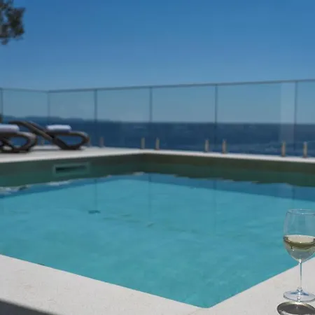 Toma By Guide Vila *