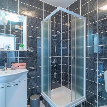 Toma By Guide Vila *